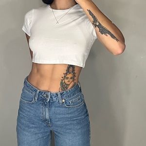 PrettyLittleThing Plain White Crop Tee